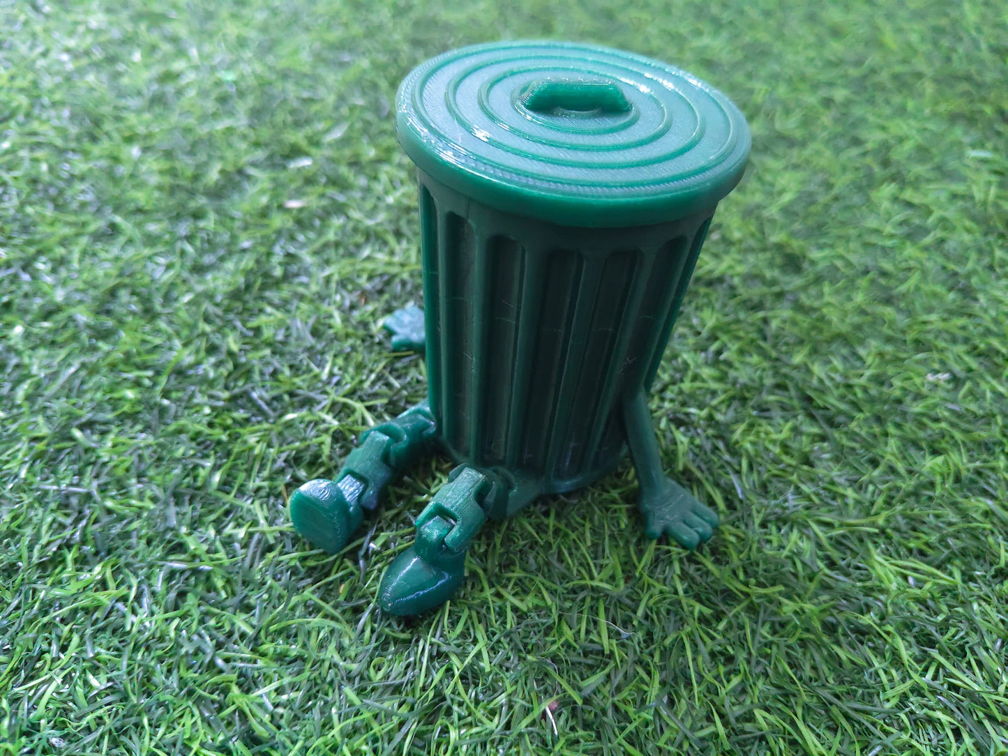 Trash Bin Buddy – 3D Printed Articulated Shelf Sitter