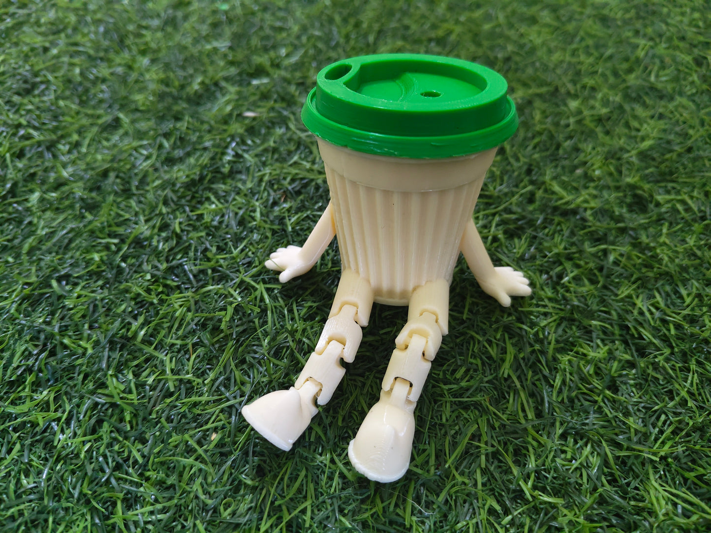 Coffee Buddy – 3D Printed Articulated Shelf Sitter