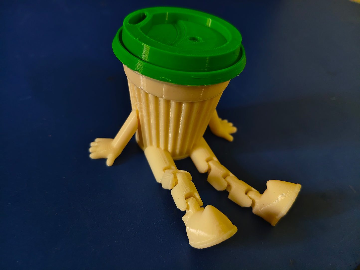Coffee Buddy – 3D Printed Articulated Shelf Sitter