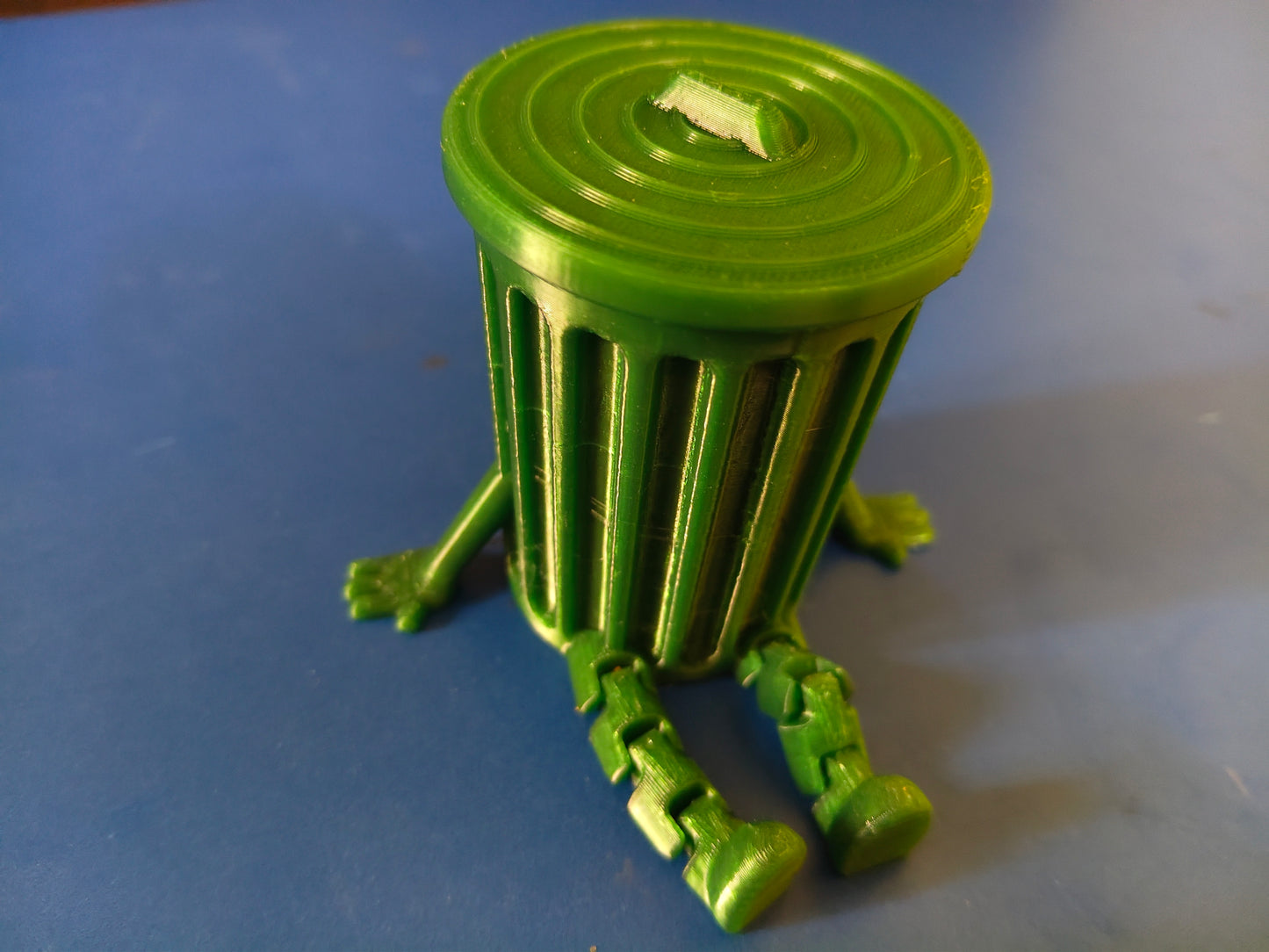 Trash Bin Buddy – 3D Printed Articulated Shelf Sitter